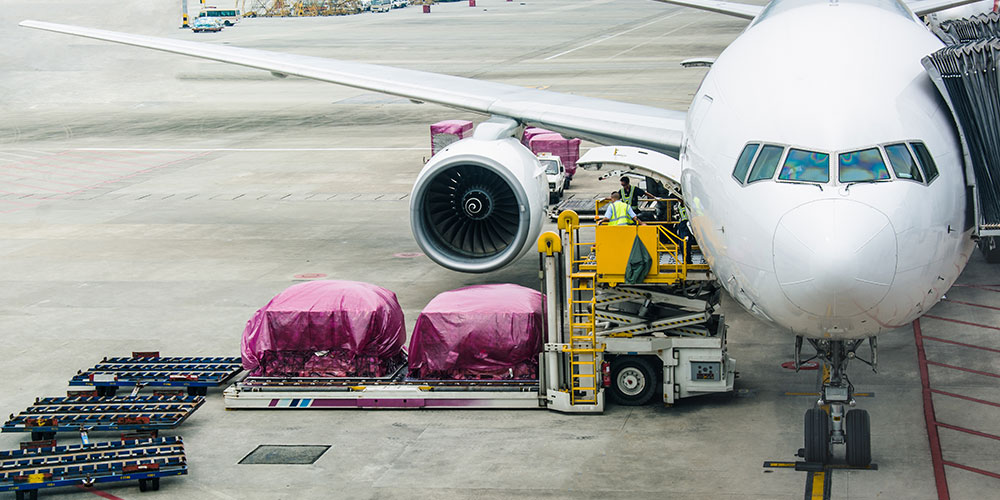 Unloading an airplane